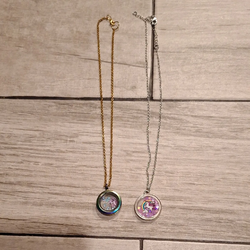 🍋🟩Gold and Silver Pendant Necklace Set 💘